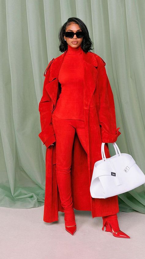 Milan Instagram, Harvey Outfits, Elegant Outfit Classy, Lori Harvey, Monochromatic Outfit, Monochrome Fashion, Woman Suit Fashion, Black Women Fashion, Red Outfit