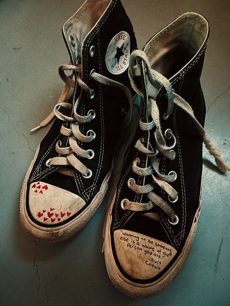 Drawing On Converse Aesthetic, Black Converse Drawing On Shoes, Writing On Shoes Aesthetic, Drawn On Converse Grunge, Old Converse Aesthetic, Writing On Converse, Drawing On Converse Grunge, Converse Designs Diy, Doodles On Shoes