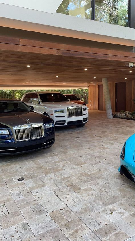 Rich Garage, Garage With Cars, Rich Snaps, Car Collection Garage, Private Jet Travel, Rich Cars, Wealthy Lifestyle, My Future Life, Modern Mansion