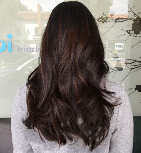 Black Hair with Subtle Brown Balayage Chocolate Hairstyle, Dark Chocolate Hair Color, Chocolate Brown Hair Color Ideas, Coffee Brown Hair, Dark Chocolate Hair, Dark Chocolate Brown Hair, Pelo Cafe, Brown Hair Color Ideas, Golden Brown Hair