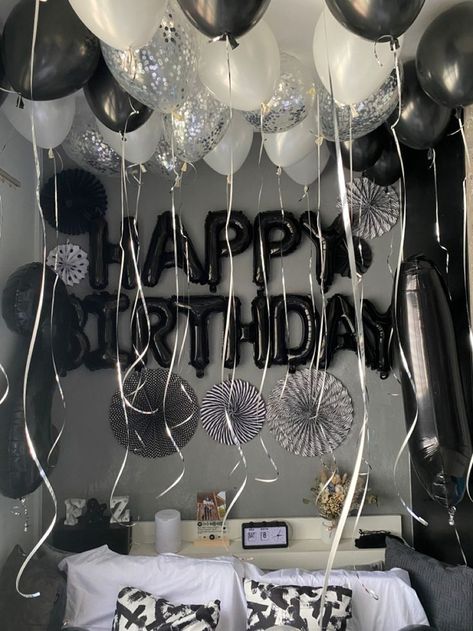 Black Aesthetic Birthday, Birthday Decorations Surprise, Aesthetic Birthday Decor, Decorations 18th Birthday, Celebration Decoration Ideas, Birthday Costume Party, Costume Party Birthday, Photo Booth Birthday, Birthday Dinner Ideas