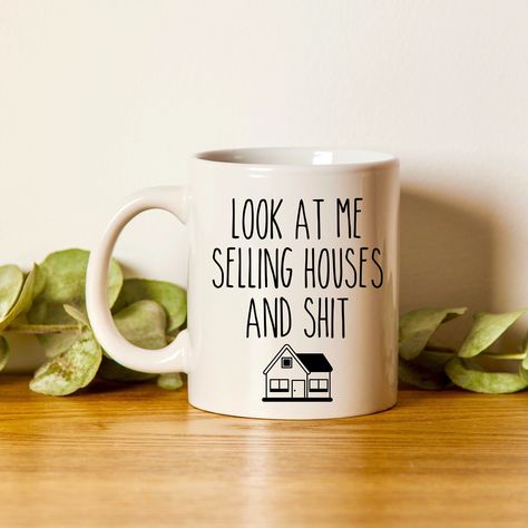 "Realtor Mug, Realtor Gift, Real Estate Agent Mug, Realtor Closing Gift, Realtor Thank You, Broker Gift, Look At Me Selling Houses Cup 📫 GET YOURS HERE! Shipping is going smoothly at the moment. Look at Estimated Shipping Items for the most accurate estimations. 📫 ✨ M U G  O P T I O N S ✨ 1. All White, All Black, Color Handle Mugs (11oz & 15oz) - Material: Ceramic, High Quality Gloss Finish, ORCA Coating - Care: Dishwasher & Microwave Safe - Size: Available in 11 and 15 Fluid Ounce Sizes 2. Camping Mug (12oz) - Material: Metal, Stainless Steel, Sublimation Coated White Gloss - Care: Hand wash only; NOT Microwave Safe - Size: Available in 12 Fluid Ounce Size ♡ USE YOUR MUGS FOR ♡ - drinking hot drinks, such as coffee, hot chocolate, or tea. - beautiful gift for family and friends - birthd Real Estate Cups, Thank You Realtor Gifts, Real Estate Agent Gifts, Gifts For Your Realtor At Closing, Realtor Office Ideas, Gift For Realtor At Closing Thank You, Realtor Mugs, Real Estate Closing Gifts For Buyers, Realtor Gifts For Agents