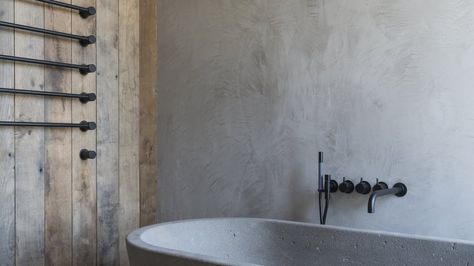 C Penthouse | Vincent Van Duysen Architects | Media - Photos and Videos | Archello Concrete Bathtub, Concrete Bath, Concrete Bathroom, Vincent Van Duysen, Industrial Bathroom, Shower Cabin, Rustic Bathrooms, Trendy Bathroom, Grey Bathrooms