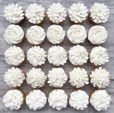 Bridal Cupcakes, White Wedding Cupcakes, Cupcakes White, Baptism Cupcakes, Engagement Cupcakes, Cupcake Project, Silver Cupcakes, Buffet Dessert, Ideas Cupcakes