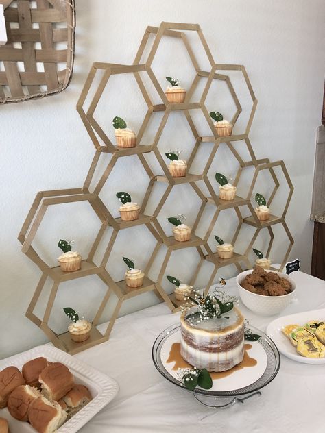 Honey Comb Diy Popsicle Sticks, Honey Comb Popsicle Sticks, Honey Comb Theme Party, Honeycomb Decor Diy, Popsicle Stick Honeycomb Diy, Honeycomb Cupcake Stand, Diy Honey Comb Decoration, Diy Birthday Stand, Honeycomb Popsicle Stick Diy