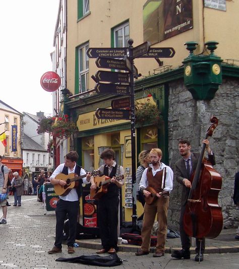 Irish Village, Ireland Places To Visit, Ireland People, Ireland Culture, Ireland Aesthetic, Street Musicians, County Galway, County Donegal, Erin Go Bragh