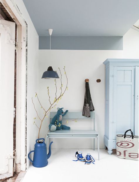 ! Paint Trends, Blue Ceilings, Block Painting, Colored Ceiling, Painted Ceiling, 인테리어 디자인, White Walls, Interior Inspiration, Home Deco