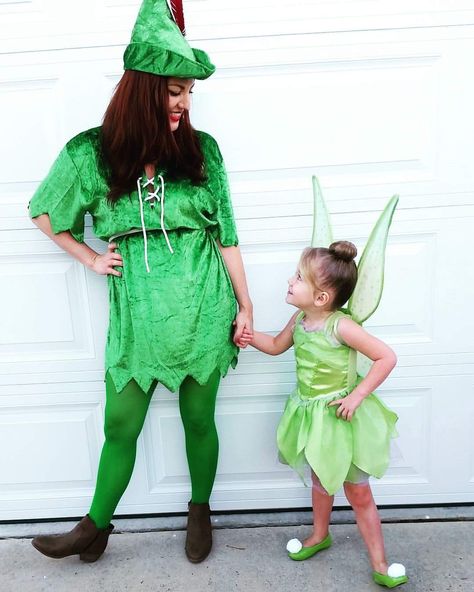 Pan & Tink...together forever <3  Mommy and me costumes Peter Pan and Tinkerbell Mother And Daughter Costumes, Mommy And Me Costumes, Disfraz Peter Pan, Peter Pan Kostüm, Mother Daughter Halloween Costumes, Mother Daughter Costumes, Peter Pan Costume Kids, Tinkerbell Halloween, Mom Halloween Costumes