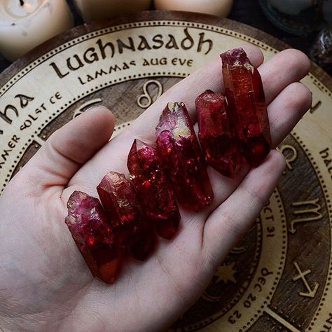 Just updated the shop with some floral collection necklaces.The second part of my floral collection will be available this Monday!Also look at these gorgeous ruby auras❤️I can't wait to work with these beauties! Red Lyrium, Blood Stone, Alphonse Elric, Yennefer Of Vengerberg, Crystal Aesthetic, Red Quartz, Edward Elric, Aura Crystals, Witch Aesthetic