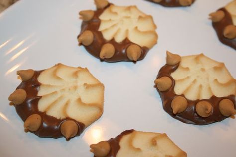 Catholic Cuisine: Another Variation of Wolf Paw Cookies for the Feast of St. Francis Paw Cookies, Happy Feast, Wolf Paw, St Francis Of Assisi, Incredible Edibles, Saint Francis, Francis Of Assisi, Lemon Cookies, Peanut Butter Chips