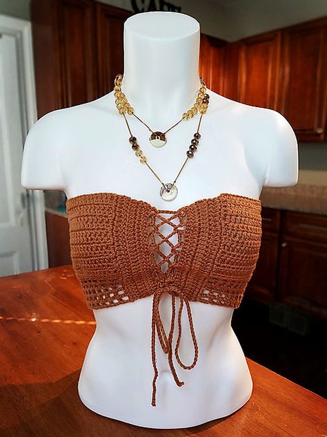 Ravelry: The Nataly Crop Top by Poliana Borgas Yarn Tops, Modern Haken, Crochet Halter Top Pattern, Halter Top Pattern, Crochet Lingerie, Crop Top Pattern, Crochet Crop Top Pattern, Crochet Clothing And Accessories, Crochet Halter