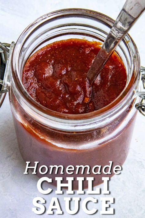 Old Fashioned Chili, Homemade Chili Sauce, Sweet Chili Sauce Recipe, Homemade Chilli, Chili Sauce Recipe, Hot Sauce Recipes, Homemade Condiments, Homemade Chili, Sweet Chili Sauce