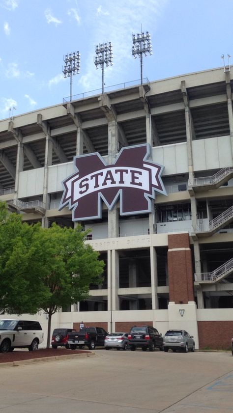 Mississippi State University Mississippi State Aesthetic, Mississippi State Wallpaper, Mississippi State University Dorm, Mississippi College, Hail State, Mississippi State University, Pics Ideas, Mississippi State, Grad Pics