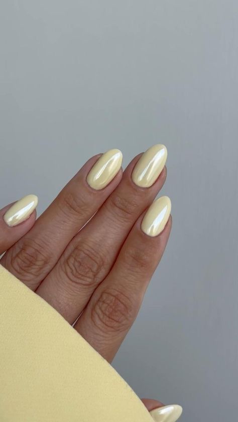 Glazed Donut Nails Design, Glazed Color Nails, Pastel Yellow Nails Chrome, Glazed Yellow Nails, Yellow Powder Nails, Yellow Nail Inspo Short, French Color Tip Nails, Glazed Donut Nails Color, Yellow Glazed Donut Nails