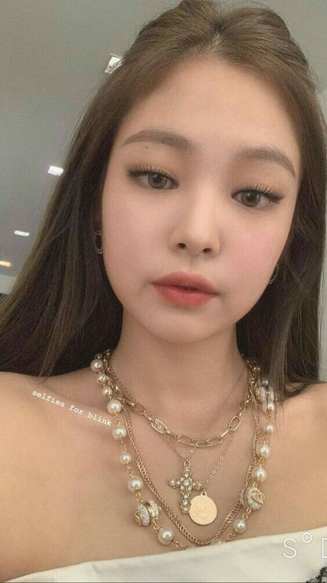 #blackpink #jennie Jennie Chanel, Chanel Makeup, Diy Beauty Hacks, Pink Makeup, Natural Beauty Tips, Black Pink Kpop, Blackpink Fashion, Blackpink Jennie, Ulta Beauty