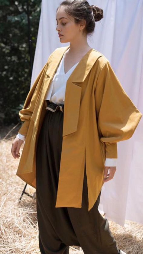 Women Work Blouse, Linen Style Fashion, Korean Blouse, Mode Kimono, Blouse Casual Fashion, Trendy Shirt Designs, Iranian Women Fashion, Women Blouses Fashion, Mode Abaya