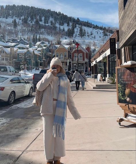 disney princess || elsa Big Bear Trip, Ski Trip Outfit, Colorado Outfits, Disney Princess Elsa, Colorado Winter, Winter Inspo, Winter Photoshoot, Snow Outfit, Europe Winter