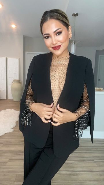 Body Chain Under Blazer, Fishnet Top Outfit, Body Chain Outfit, Body Chain Jewelry Outfit, Lina Noory, Chain Outfit, Fishnet Top, Work Chic, Body Chains