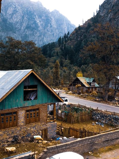 A beautiful dream house made of wood in outskirts of Sonmarg in Jammu and Kashmir Kashmir Village, Kashmir House, House Made Of Wood, House In Snow, 90s House, Snow House, Cottage Aesthetic, Jammu And Kashmir, Beautiful Dream