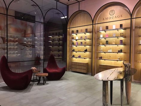 Perfumery Shop Interior Design, Perfume Shop Interior Design, Perfume Shop Design, Fragrance Retail, Luxury Clothing Store, Fragrance Store, Jewelry Store Design, Store Design Boutique, Supermarket Design