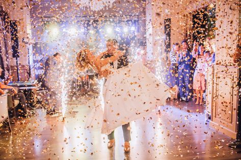 Confetti Cannon Wedding, Confetti Cannon, Wedding Fireworks, Dance Songs, Wedding Products, Party Confetti, White Confetti, First Dance Songs, Sparkle Wedding