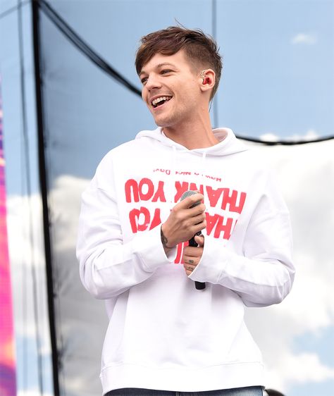 [UPDATE] Louis Tomlinson Won Best Solo Breakout at the 2018 iHeartRadio Music Awards Louis Tomlinson One Direction, Gambar One Direction, One Direction Louis, One Direction Harry, Louis And Harry, Louis Williams, Zayn Malik, Larry Stylinson, Liam Payne