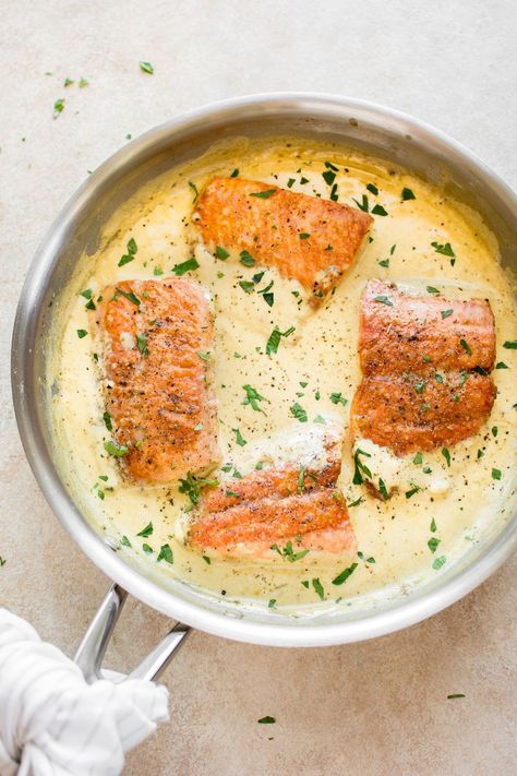 Si te pirra el salmón y la mostaza es tu salsa favorita, ¡tienes que probar esta receta! Mustard Sauce For Salmon, Dijon Mustard Sauce, Dijon Salmon, Creamy Dijon, Salt Lavender, Dijon Sauce, Sauce For Salmon, Mustard Salmon, Garlic Butter Salmon