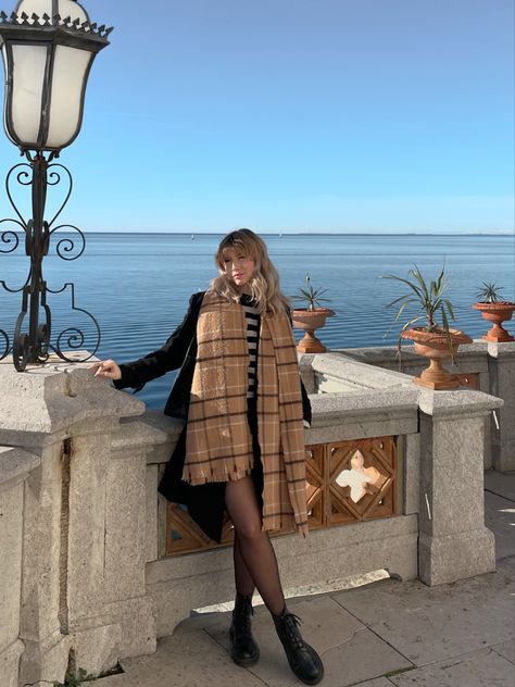 Trieste Photo Ideas, Italian Outfits Winter, Lake Como Winter Outfit, Trieste Italy Photography, Cold Lake Day Outfit, Italian Winter Aesthetic, Cold Sunny Day Outfit, Sunny Winter Outfit, Winter In Italy Outfits