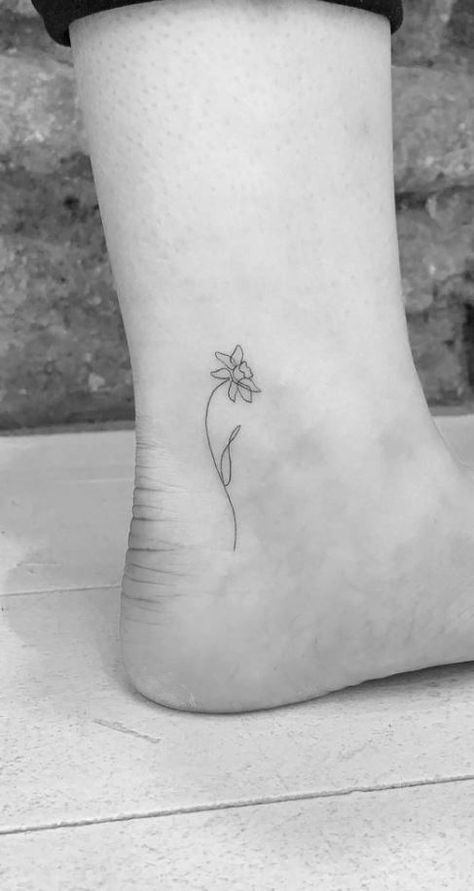 Narcissus Flower Tattoo Small Simple, Fine Daffodil Tattoo, Welsh Inspired Tattoos, Behind Ear Tattoo Daffodil, Simplistic Daffodil Tattoo, Daphadil Flower Tattoo Simple, Daffodil With Bee Tattoo, Micro Daffodil Tattoo, Lavender And Daffodil Tattoo