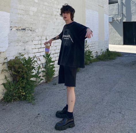 Grunge Men Outfits Summer, Summer Outfit Nonbinary, Masc Summer Outfits Shorts, Trans Guy Outfits Summer, Masc Outfits For Summer, Masc Fits Summer, Alternative Summer Outfits Men, Summer Outfits Transmasc, Short Masc Outfits