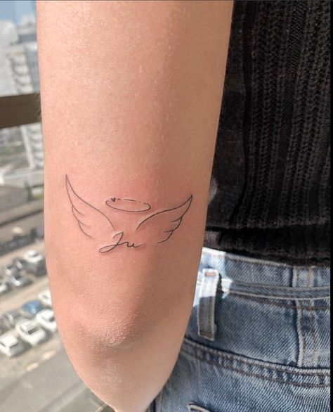 Simple Angel Tattoos, Wing Tattoos On Wrist, Angel Tattoo For Women, Memorial Tattoo Ideas, Delicate Tattoos For Women, Mum Tattoo, Meaningful Wrist Tattoos, Small Girly Tattoos, Remembrance Tattoos