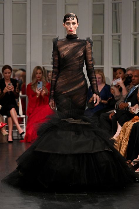 Christian Siriano Spring 2023 Ready-to-Wear Show Audrey Hepburn And Marilyn Monroe, Tull Dress, Spring 2023 Ready To Wear, Tulle Dresses, 2023 Ready To Wear, After Life, Creation Couture, Christian Siriano, 2023 Collection