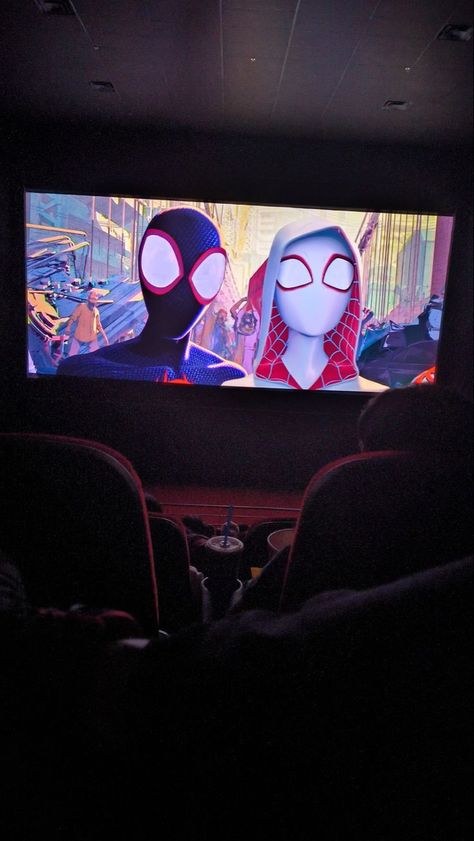 Spiderman And Spider Gwen, Spiderman Spiderverse, Aesthetic Movie, Miles Spiderman, Image Spiderman, Miles Morales Spiderman, Spiderman Artwork, Movie Theatre, Spiderman Pictures