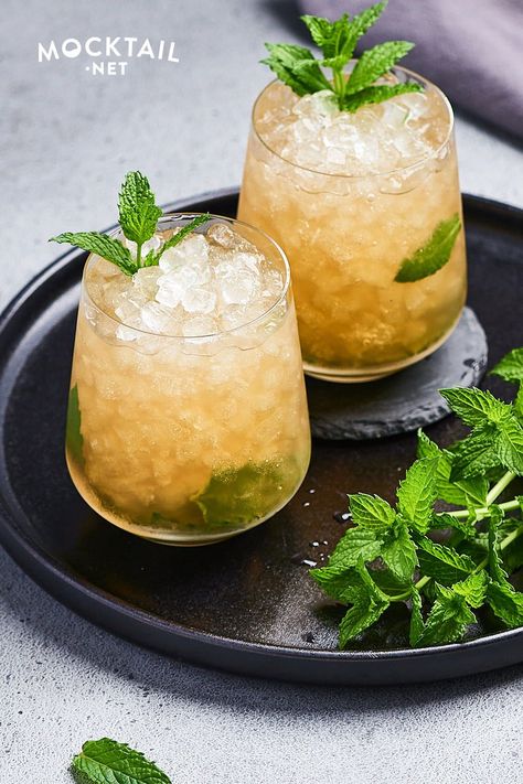 How to Make the Ultimate Mint Julep Mocktail? Perfect for hot summer day, our cool and refreshing virgin mint julep cocktail recipe is made with crushed ice, apple juice and fresh mint! The non alcoholic mint julep is a refreshing mocktail that has been a summer classic for decades. It has a bright, vibrant taste that will help you cool down in the hot summer heat. Fun Coffee Drinks, Ice Apple, Refreshing Mocktail, Easy Mocktails, Mint Julep Cocktail, Julep Recipe, Mint Julep Recipe, Virgin Cocktails, Spicy Drinks