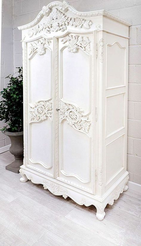 Carved Armoire, White Armoire, Muebles Shabby Chic, Shabby Chic Bedroom Furniture, Styl Shabby Chic, Armoire Wardrobe, Mirrored Bedroom Furniture, French Armoire, French Style Furniture