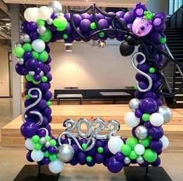 Photo Op Frames/Marquees | Balloon People Tx Picture Balloon Ideas, Square Frame Balloon Decor, Balloons With Photos Attached, Balloon Photo Frame, Halloween Photo Frame Prop, Family Reunion Centerpieces, Reunion Centerpieces, New Years Eve Events, Bat Photos