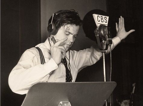 Stream 61 Hours of Orson Welles' Classic 1930s Radio Plays: War of the Worlds, Heart of Darkness & More | Open Culture 1930s Radio, Young Vic, Heart Of Darkness, It’s A Wonderful Life, Old School Radio, World Radio, Radio Play, Old Time Radio, Orson Welles