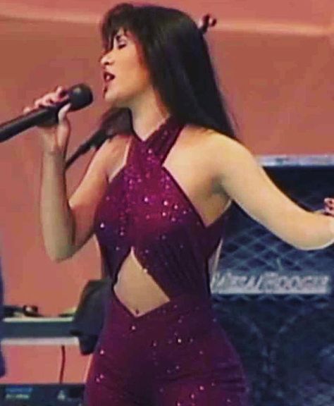 Selena Quintanilla Halloween Costume, Selena Quintanilla Purple Outfit, Selena Quintanilla Famous Outfits, Selena Quintanilla Blue Outfit, Selena Purple Jumpsuit, Selena Quintanilla Performance Outfits, Selena Purple Outfit, 90s Latina, Selena Costume