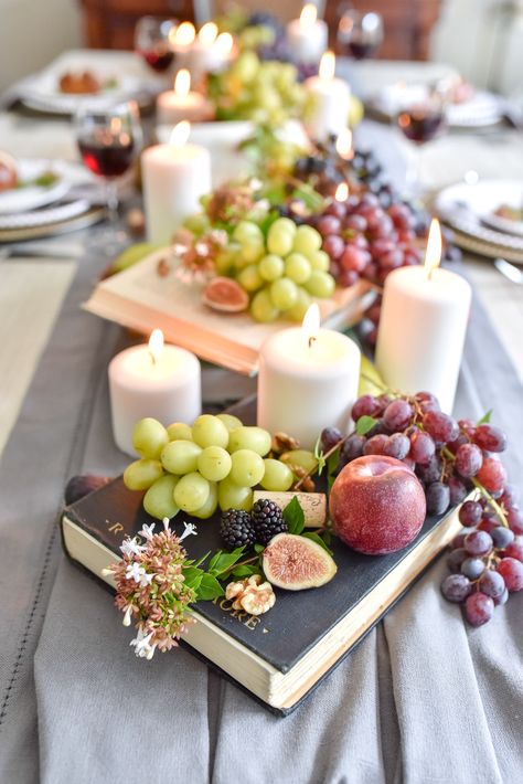 Fruit Centerpiece Ideas Table Decorations, Vegetable Tablescape, Table Decor With Fruit, September Tablescapes, Fruit Centerpiece Ideas, Fruit Table Setting, Table Decorations Summer, Fruit Table Decor, Fruit Tablescape