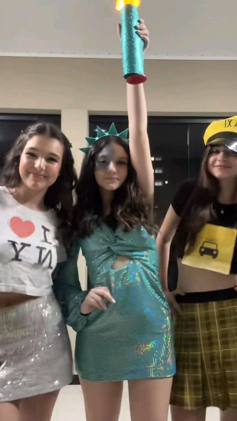 Group Of 3 Costumes Halloween, Cute Group Of 3 Halloween Costumes, Costume Ideas For A Big Group, Three Group Costumes, Trio Halloween Costumes Taylor Swift, Senior Dress Up Day Ideas, Halloween Costume Ideas Matching, Halloween Costumes Girl Trio, Trip Halloween Costume Ideas