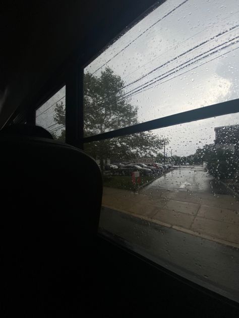 Rainy Bus Window, Rainy School Day Aesthetic, Bus Ride Aesthetic, Rainy Bus Stop, School Core, Rainy Window, Morning School, Rain Pictures, School Morning