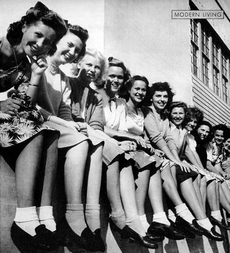 Bobby soxer is a 1940s sociological coinage describing the often very zealous fans of traditional pop music, in particular its creators like... Socks And Loafers, San Mateo California, Bobby Socks, Group Of Women, Look Retro, Va Va Voom, Photo Vintage, 1940s Fashion, Female Singers