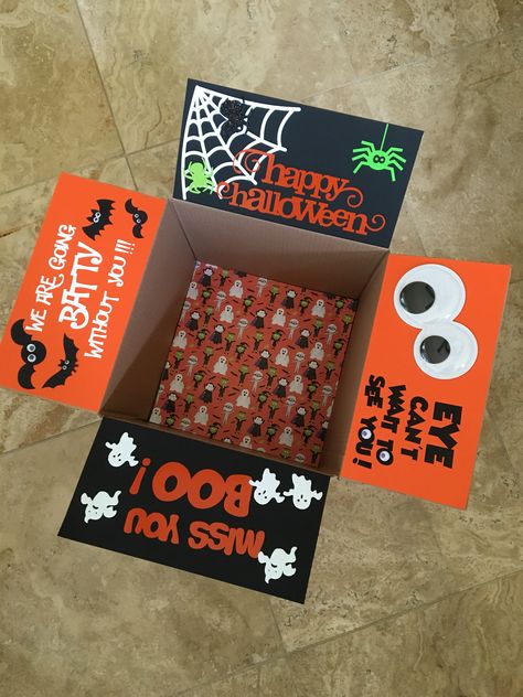 Halloween Boxes Gift For Boyfriend, Boo Basket Long Distance, College Care Package Ideas Halloween, Spooky Care Package, Fall Halloween Care Package, College Halloween Care Package, Halloween Deployment Care Package, Spooky Box For Boyfriend, Halloween Box Decorations