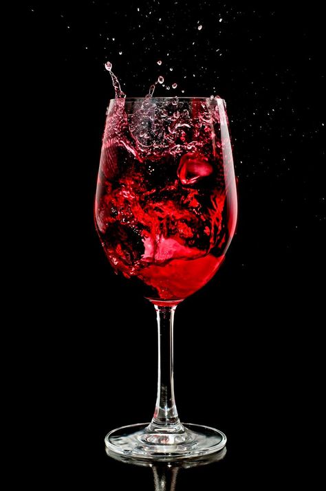 Wine Glass Photography, Glass Photography, Wine Photography, Red Wine Bottle, Wine Delivery, Wine Glass Art, Red Wine Glasses, Wine Art, Wine Time