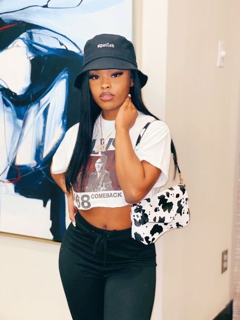 Pinterest: @TRUUBEAUTYS💧#pinterestTruubeautys . Women Bucket Hat Outfit, Black Bucket Hat Outfit, Outfits With Bucket Hats, Hat Outfit Summer, Photo Mannequin, Bucket Hat Outfit, Hat Outfit, Outfits With Hats, Baddie Outfits Casual