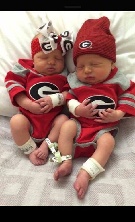 UGA babies Georgia Bulldogs Party Ideas, Uga Pictures, Uga Clothes, Bdm Uga Dorm, Toddler Ga Bulldog Shirt, Georgia Bulldog Aesthetic, Uga Baby, Birthday Balloons Pictures, Uga Bulldogs