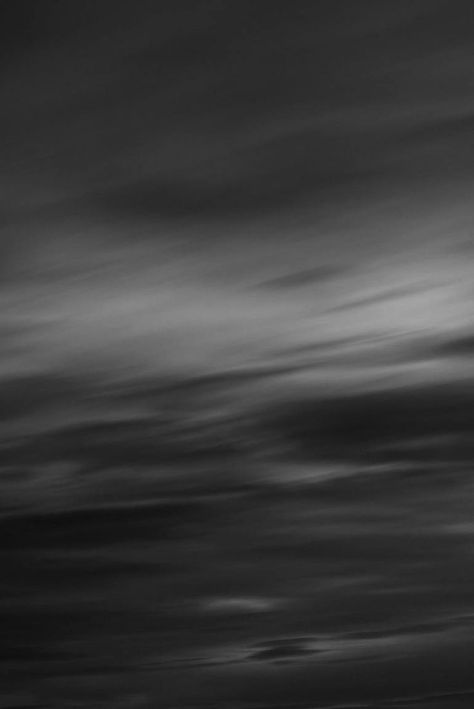 Grey Things Aesthetic, Night Sky Photography, Space Photography, Cute Black Wallpaper, White Sky, Black Aesthetic Wallpaper, Dark Skies, Dark Photography, Long Exposure