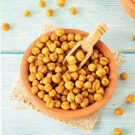 Recipe for Roasted Chickpeas (Extra Spiced and Crunchy) - Go Eat Green Low Carb No Sugar Recipes, Roasted Chickpeas Snack, Chickpea Recipes Roasted, No Sugar Recipes, Chickpea Snacks, Eat Green, Spiced Chickpeas, Dry Chickpeas, Sugar Recipes