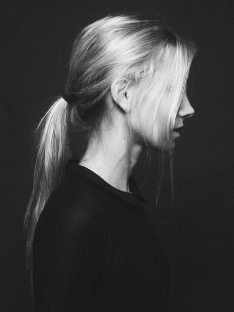 Perfect Ponytail, Messy Ponytail, A Ponytail, Long Blonde, Low Ponytail, Lily Rose Depp, Foto Art, Side Profile, Grunge Hair