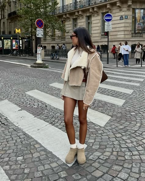 Trending Winter Outfits, Mini Skirts Fashion, Ugg Outfits, Winter Mode Outfits, Winter Fashion Outfits Casual, Cold Outfits, Outfit Chic, Fall Fits, Autumn Outfits